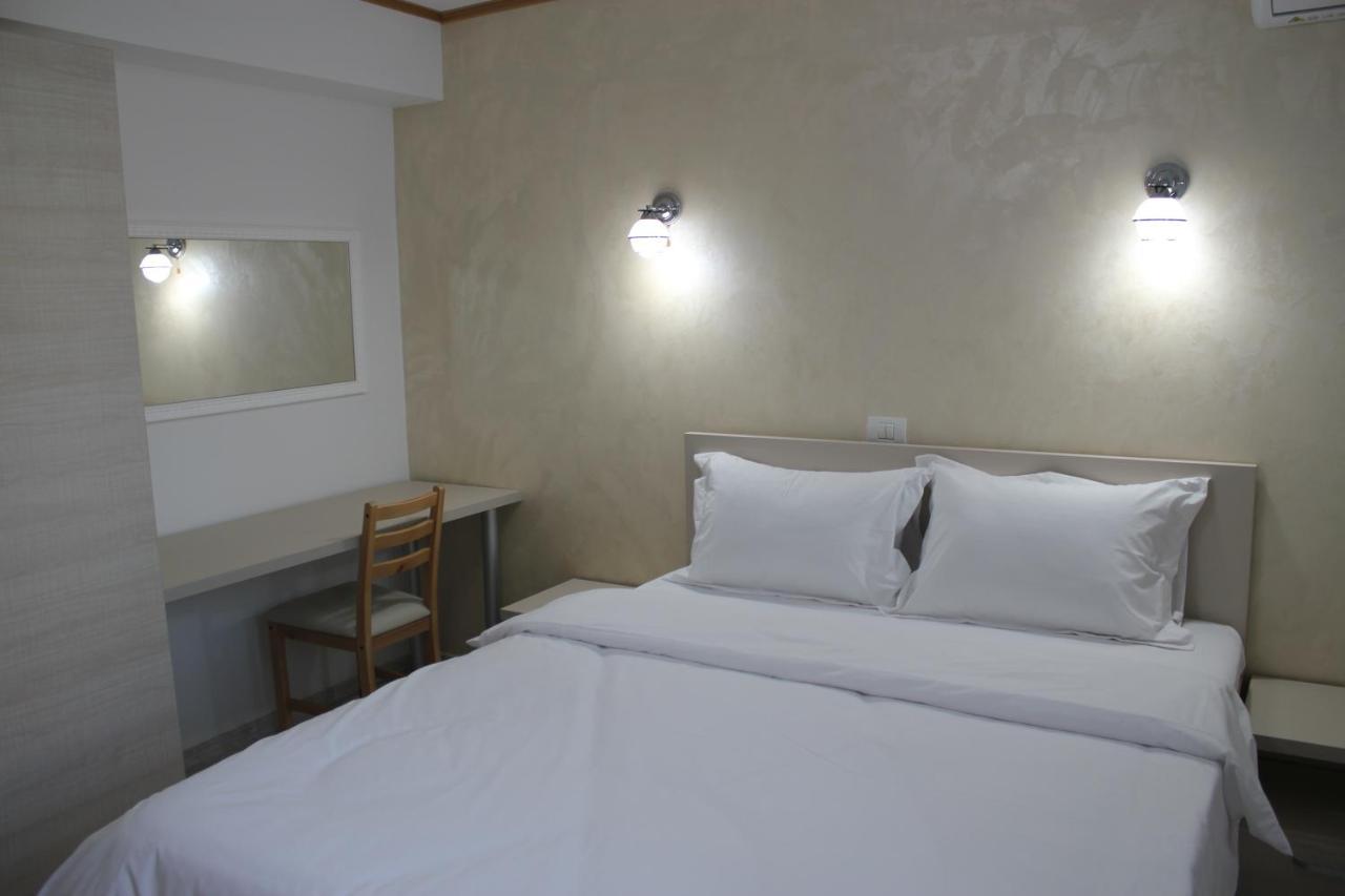 Hotel Marina Srl ブカレスト エクステリア 写真