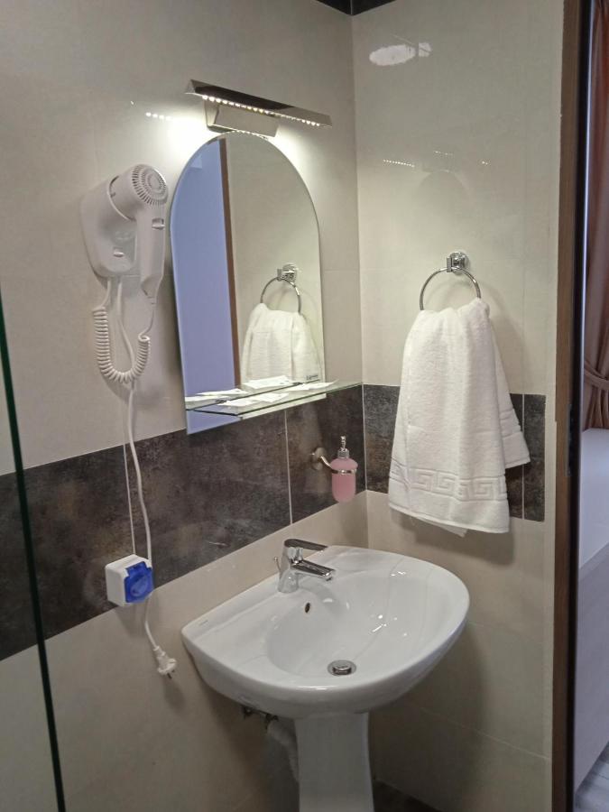 Hotel Marina Srl ブカレスト エクステリア 写真