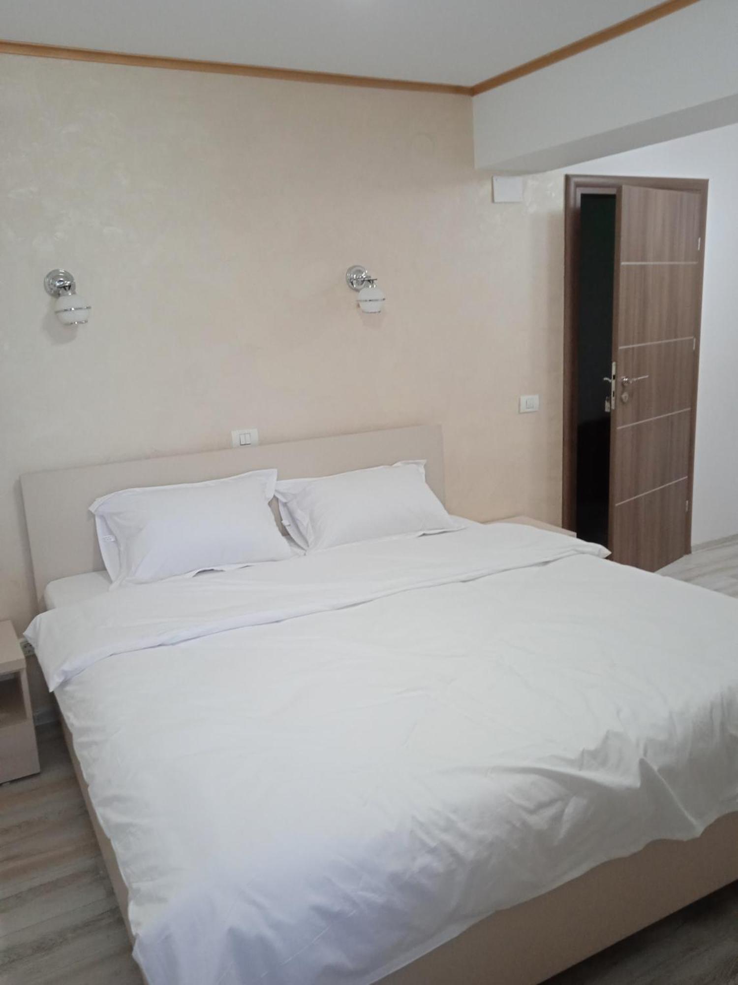 Hotel Marina Srl ブカレスト エクステリア 写真