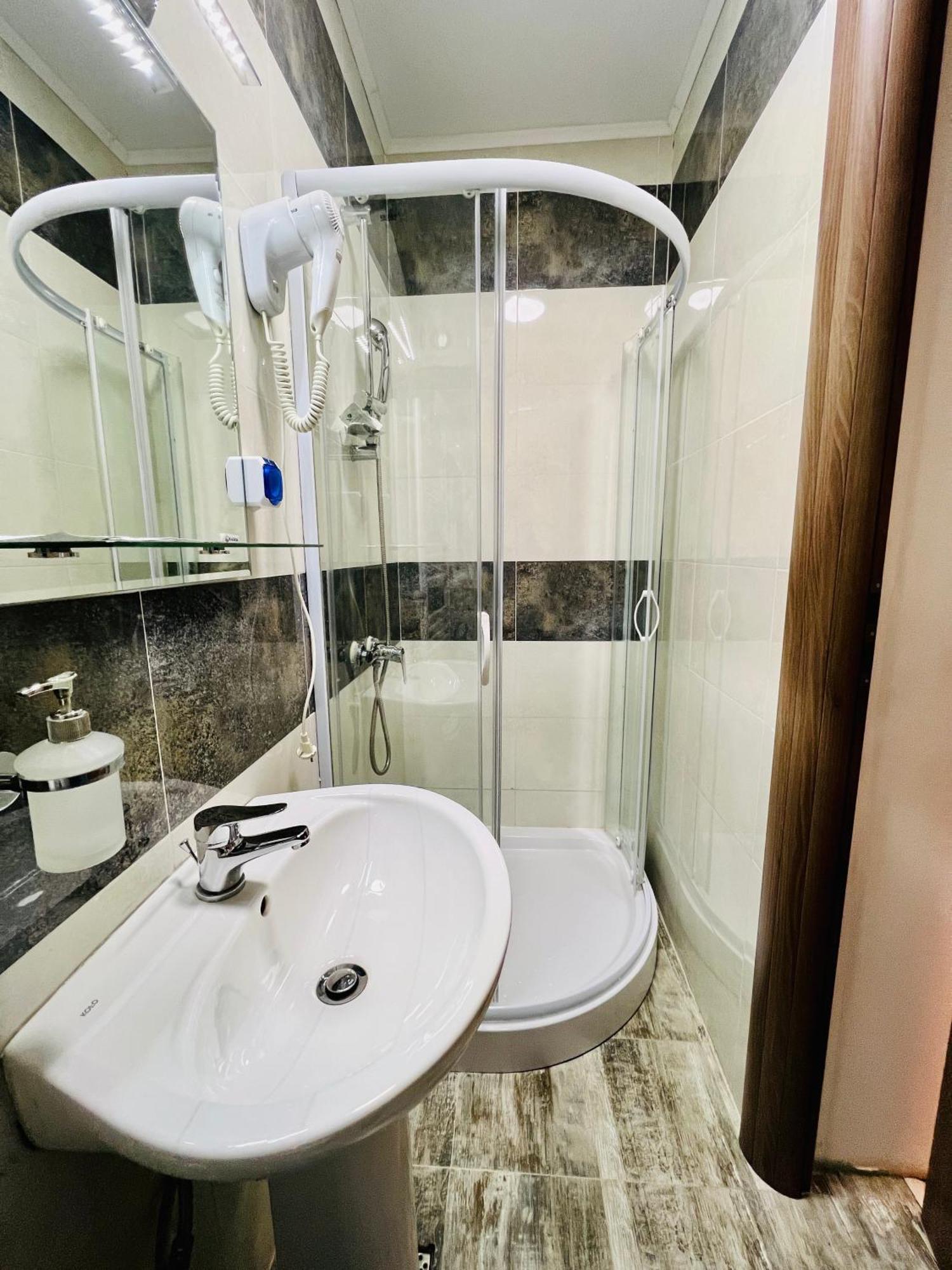 Hotel Marina Srl ブカレスト エクステリア 写真