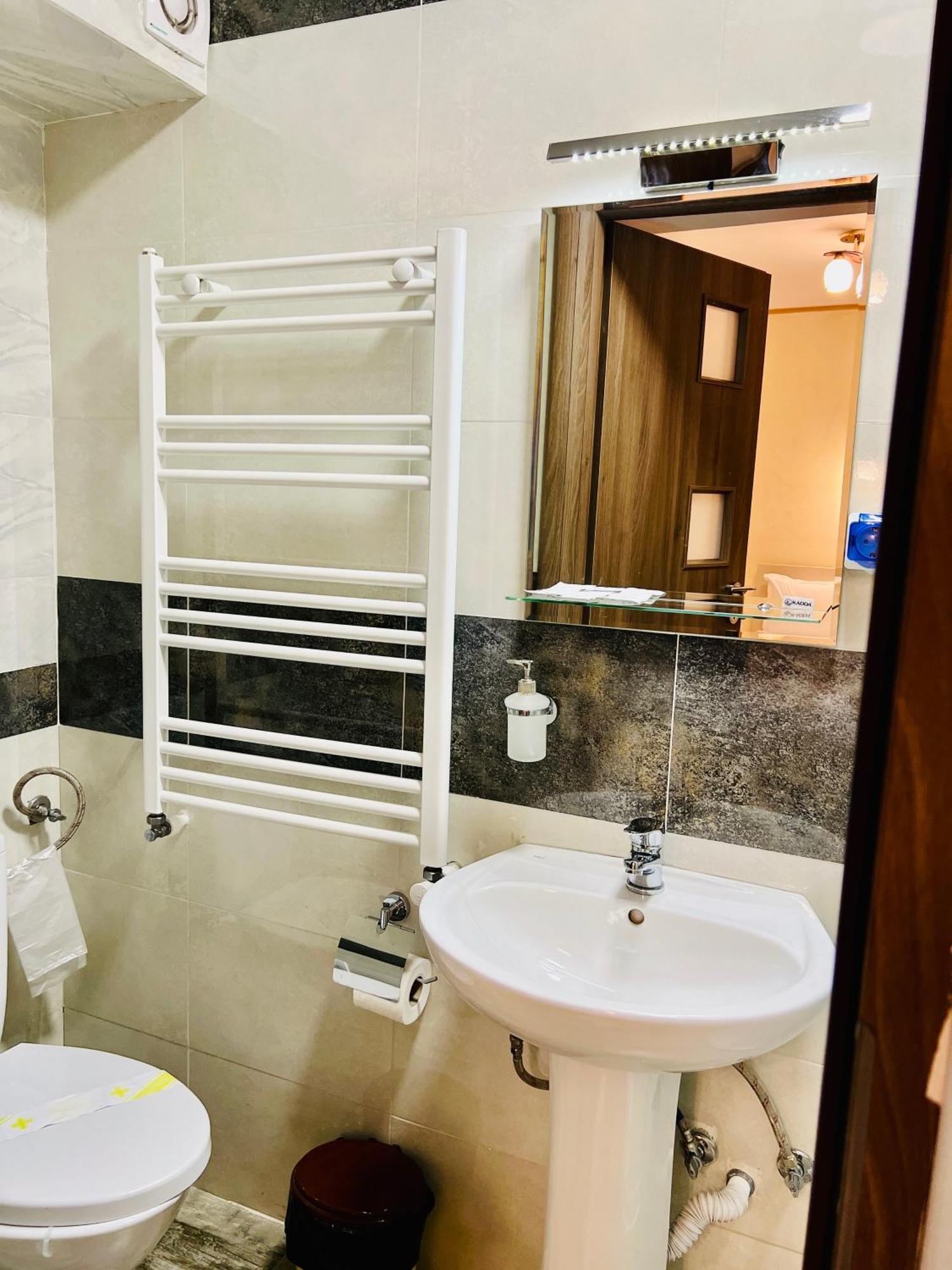 Hotel Marina Srl ブカレスト エクステリア 写真